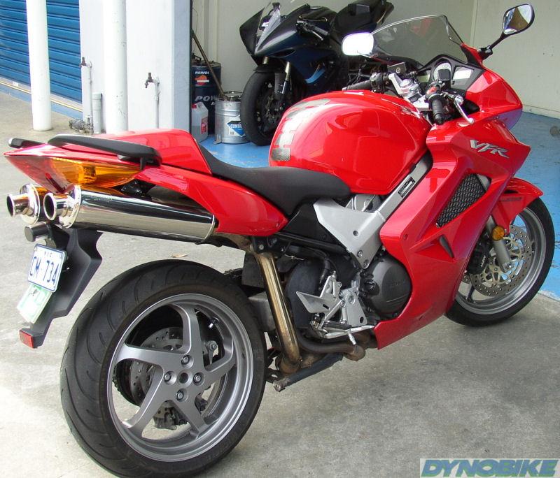 Honda_VFR800_rhs.jpg