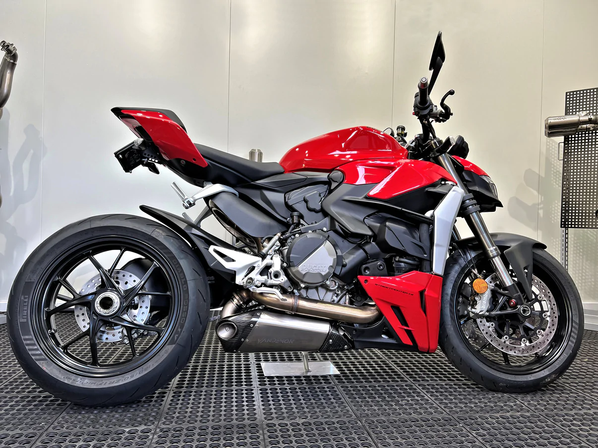 Ducati V2 Panigale & Streetfighter Titanium Belly Slip-On 3