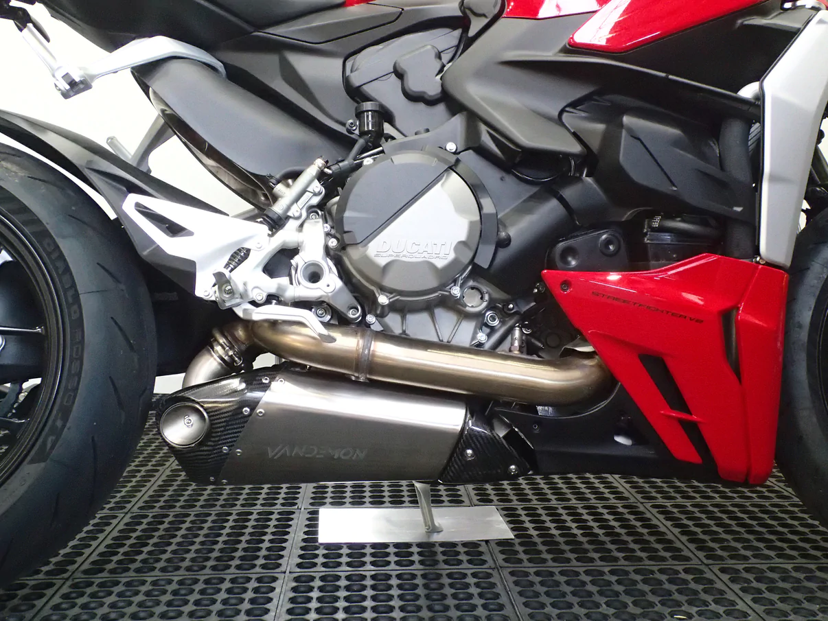 Ducati V2 Panigale & Streetfighter Titanium Belly Slip-On 5