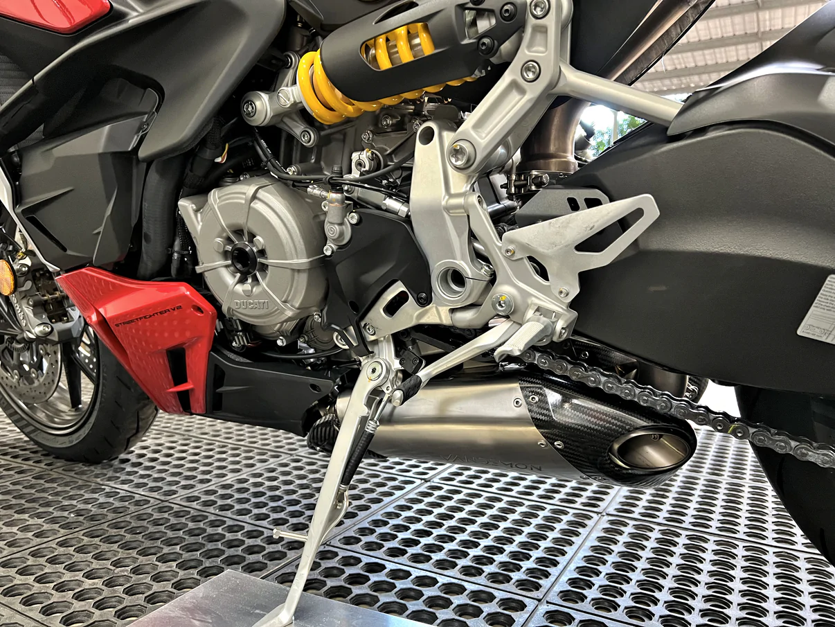 Ducati V2 Panigale & Streetfighter Titanium Belly Slip-On 7