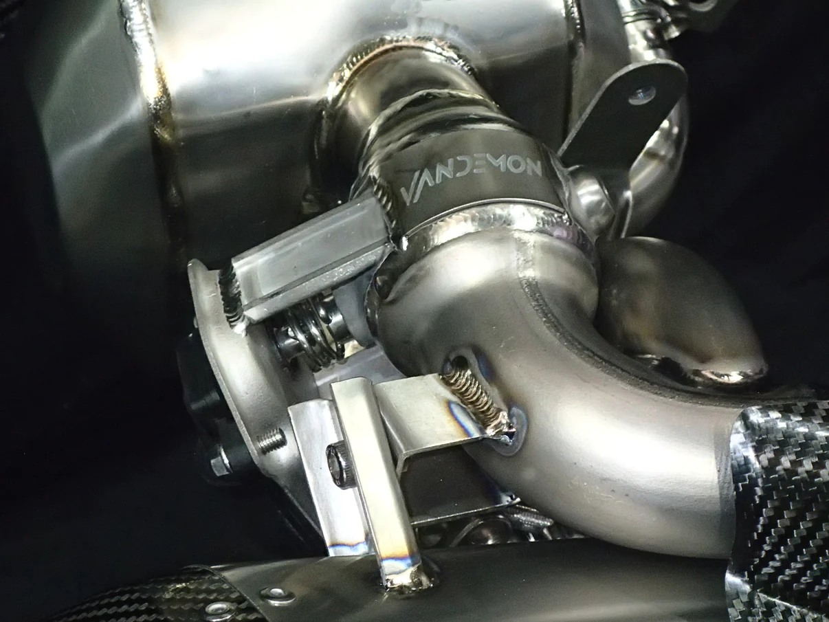 Vandemon Triumph Rocket 3 R & GT Stealth E-Valve Titanium Slip-On Mufflers 11